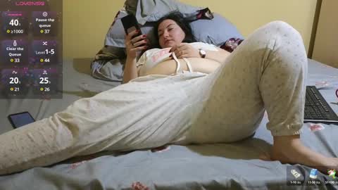 Snapshot of bbw_milf_4u chatting on 02/22/25, 08:42 Emma online show from 02/22/25, 08:42