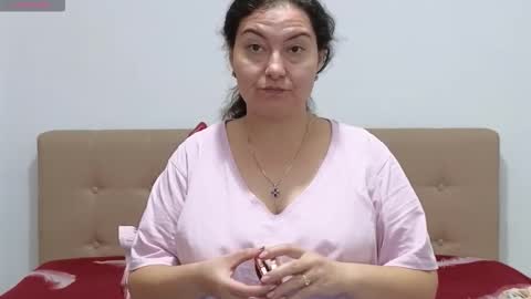 Snapshot of bbw_milf_4u chatting on 10/15/25, 06:35 Emma online show from 10/15/25, 06:35