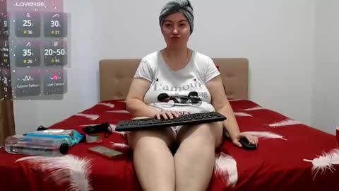 Snapshot of bbw_milf_4u chatting on 10/21/25, 07:20 Emma online show from 10/21/25, 07:20