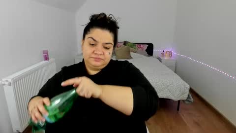 Snapshot of bbwevva chatting on 10/12/25, 07:57 EvaEmi online show from 10/12/25, 07:57