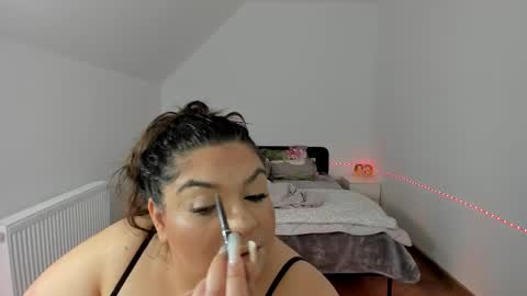 Snapshot of bbwevva chatting on 10/27/25, 02:32 EvaEmi online show from 10/27/25, 02:32