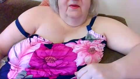 Snapshot of bbwflirty chatting on 04/05/26, 05:32 bbwflirty online show from 04/05/26, 05:32