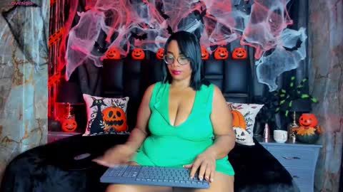 Snapshot of bbwlatina01 chatting on 10/14/25, 12:06 Bbwlatina01 online show from 10/14/25, 12:06