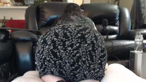 Julie online show from 04/15/26, 12:45