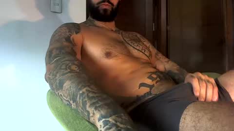 Snapshot of bby044 chatting on 12/16/24, 01:32 bby044 online show from 12/16/24, 01:32