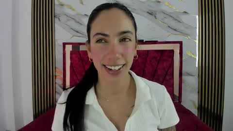 daniela villamizar online show from 10/21/25, 02:07