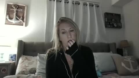 Snapshot of beach_bunny69 chatting on 05/03/26, 09:04 Emma online show from 05/03/26, 09:04