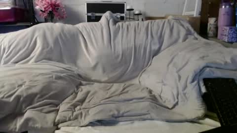 Snapshot of beachymilf chatting on 06/16/26, 04:53 BeachyMILF online show from 06/16/26, 04:53