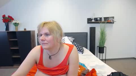 Snapshot of bealust chatting on 04/11/26, 03:27 Bea online show from 04/11/26, 03:27