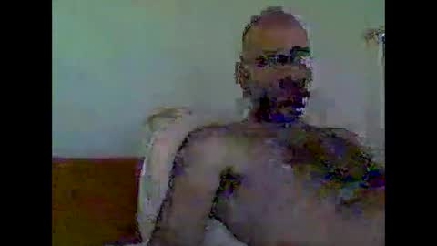 Snapshot of bear14250949 chatting on 10/20/25, 05:24 bear14250949 online show from 10/20/25, 05:24