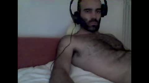 Snapshot of bear14250949 chatting on 10/31/25, 04:41 bear14250949 online show from 10/31/25, 04:41