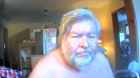 Snapshot of bear8620 chatting on 06/13/26, 10:24 bear online show from 06/13/26, 10:24