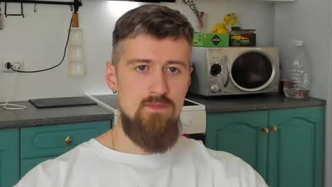 Snapshot of bearded_legend chatting on 06/25/26, 05:12 Zeus online show from 06/25/26, 05:12