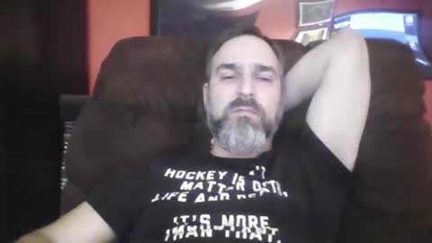 Snapshot of beardedambition chatting on 12/18/24, 02:10 beardedambition online show from 12/18/24, 02:10
