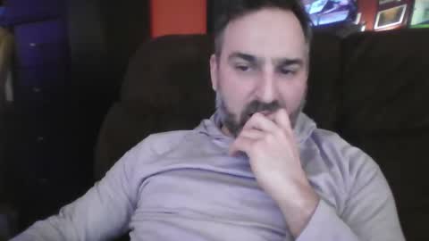 Snapshot of beardedambition chatting on 03/01/25, 07:26 beardedambition online show from 03/01/25, 07:26