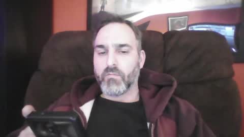 Snapshot of beardedambition chatting on 03/04/25, 12:50 beardedambition online show from 03/04/25, 12:50