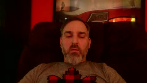 Snapshot of beardedambition chatting on 10/18/25, 04:19 beardedambition online show from 10/18/25, 04:19