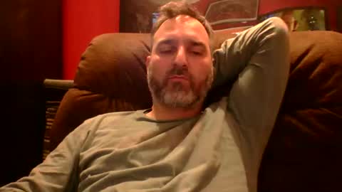 Snapshot of beardedambition chatting on 12/14/25, 03:56 beardedambition online show from 12/14/25, 03:56