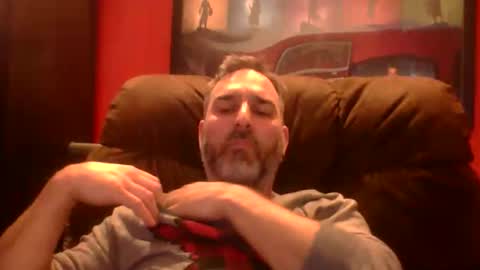 Snapshot of beardedambition chatting on 12/16/25, 11:21 beardedambition online show from 12/16/25, 11:21