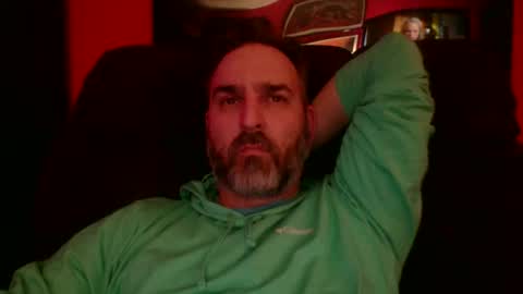 Snapshot of beardedambition chatting on 12/18/25, 10:38 beardedambition online show from 12/18/25, 10:38