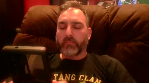 Snapshot of beardedambition chatting on 12/22/25, 12:51 beardedambition online show from 12/22/25, 12:51