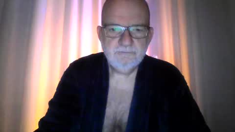 Snapshot of beardman916444 chatting on 12/25/24, 06:41 Beardman online show from 12/25/24, 06:41