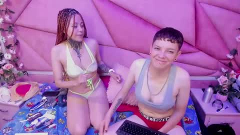 Snapshot of beata_and_sofi chatting on 01/10/25, 09:23 Beata And SofI online show from 01/10/25, 09:23