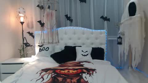 Snapshot of beataangel chatting on 10/13/25, 08:25 beataangel online show from 10/13/25, 08:25