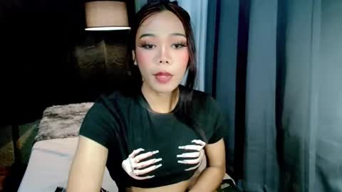 Snapshot of beatrice_luna chatting on 06/06/26, 05:17 beatrice_luna online show from 06/06/26, 05:17