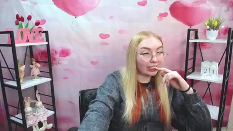 Snapshot of beatriceflyy chatting on 04/25/26, 01:41 BeatriceFlyy online show from 04/25/26, 01:41