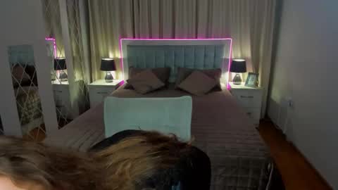 BeatriceWild online show from 11/16/25, 11:27