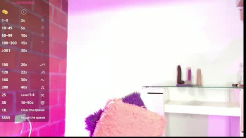 Snapshot of beatziedreams chatting on 10/29/25, 12:18 Beatzie online show from 10/29/25, 12:18