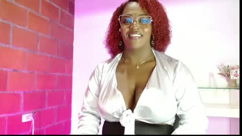 Snapshot of beatziedreams chatting on 11/24/25, 03:45 Beatzie online show from 11/24/25, 03:45