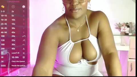 Snapshot of beatziedreams chatting on 12/01/25, 04:45 Beatzie online show from 12/01/25, 04:45