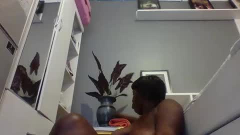 Snapshot of beautie699392 chatting on 02/12/25, 06:29 Lil stunner online show from 02/12/25, 06:29