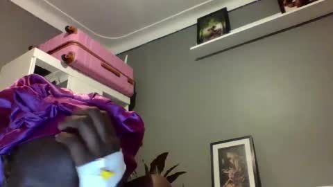 Snapshot of beautie699392 chatting on 02/16/25, 11:48 Lil stunner online show from 02/16/25, 11:48