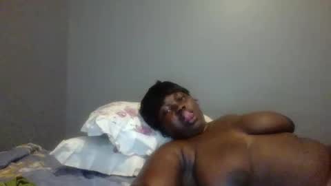 Snapshot of beautie699392 chatting on 02/19/25, 02:55 Lil stunner online show from 02/19/25, 02:55