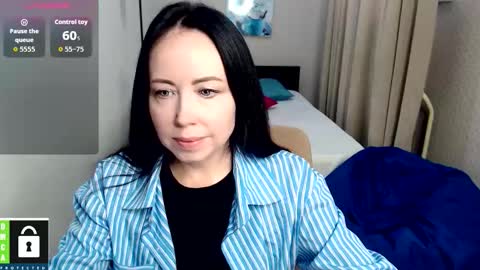 beautiful_moon3 online show from 10/16/25, 10:27