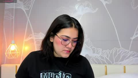 Snapshot of beautifulgirl4u_ chatting on 05/20/26, 11:22 online show from 05/20/26, 11:22