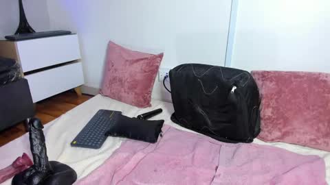 maria online show from 02/15/25, 01:42