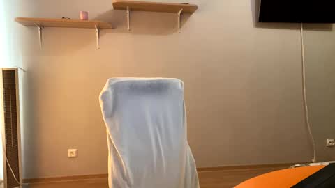 Nik online show from 10/09/25, 09:07