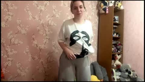 Mia online show from 04/19/26, 08:02