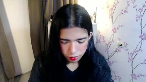 Snapshot of beautifultrixie chatting on 12/16/25, 05:23 TRIXIE online show from 12/16/25, 05:23