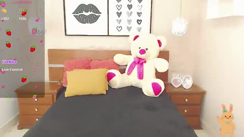 Snapshot of beautty_pink chatting on 12/15/24, 08:04 beautty_pink online show from 12/15/24, 08:04