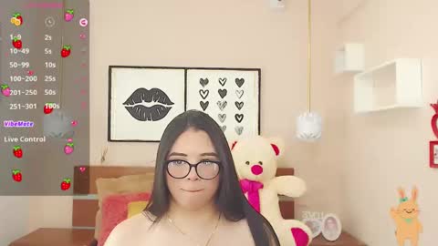 Snapshot of beautty_pink chatting on 01/11/25, 09:36 beautty_pink online show from 01/11/25, 09:36