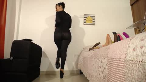 NATHALIA online show from 11/24/25, 04:07