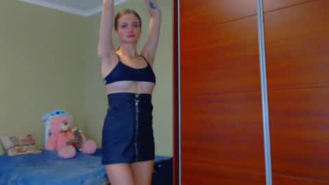 Snapshot of beauty_fruity chatting on 02/22/25, 12:08 Maria online show from 02/22/25, 12:08