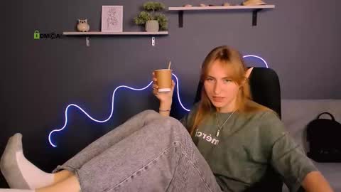 Snapshot of beauty_ginger chatting on 09/17/25, 01:02 beauty_ginger online show from 09/17/25, 01:02