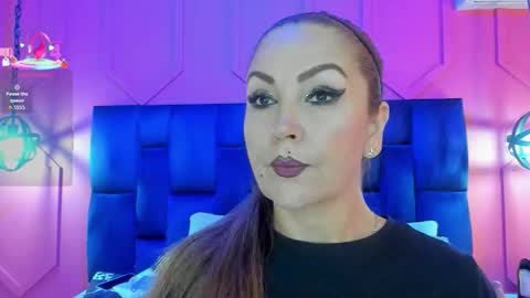 Snapshot of beauty_milf4 chatting on 11/12/25, 11:21 Chantall online show from 11/12/25, 11:21