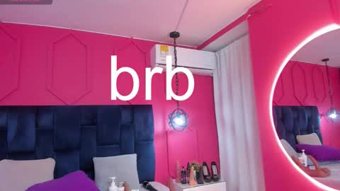 Snapshot of beauty_milf4 chatting on 11/28/25, 11:02 Chantall online show from 11/28/25, 11:02